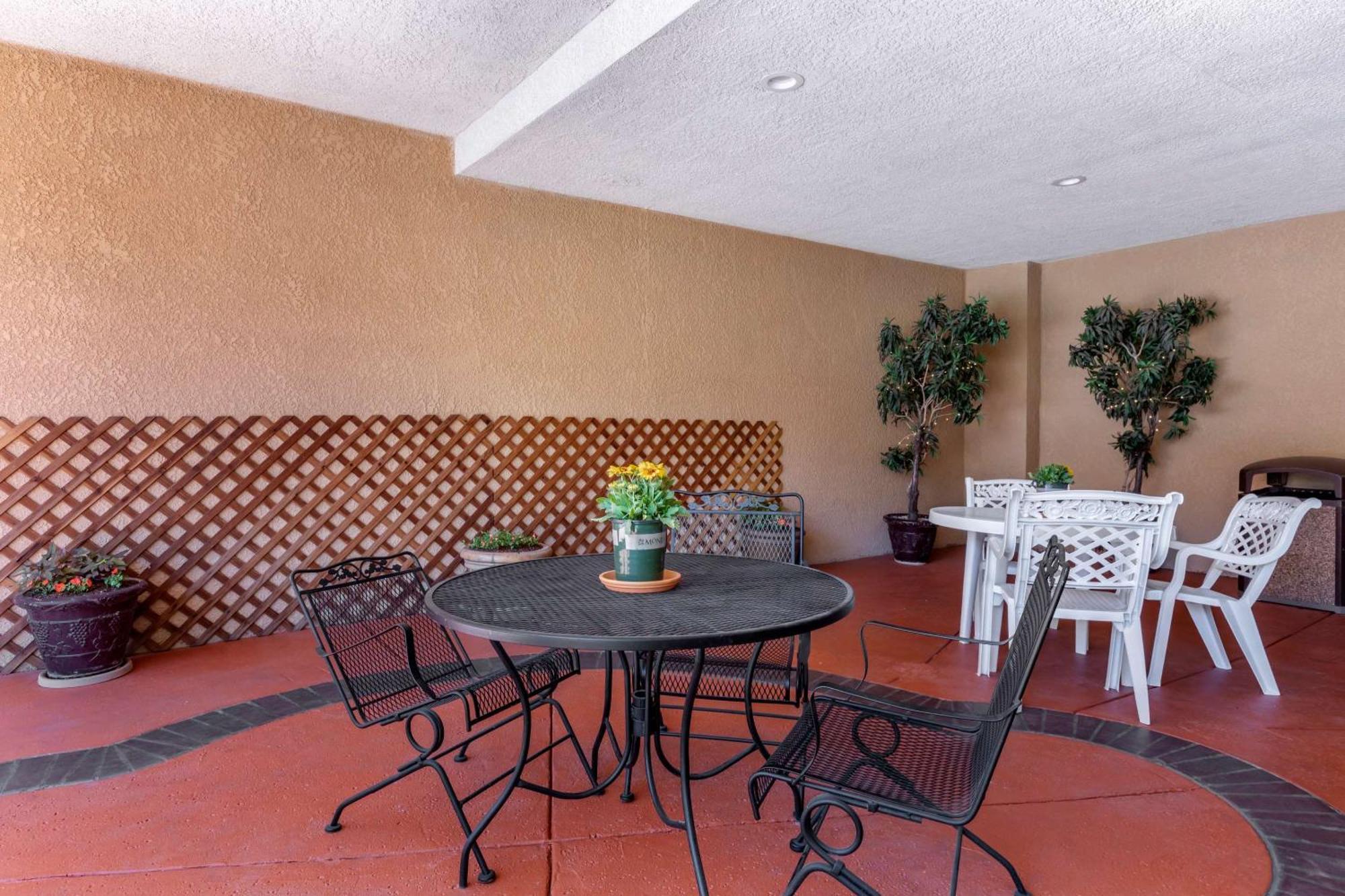 Comfort Suites Visalia - Convention Center Eksteriør bilde